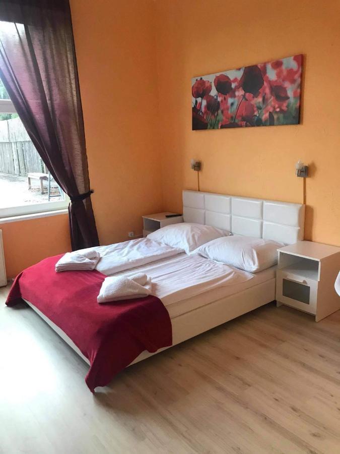 バラトンレッレ Y Panzio Bed & Breakfast エクステリア 写真